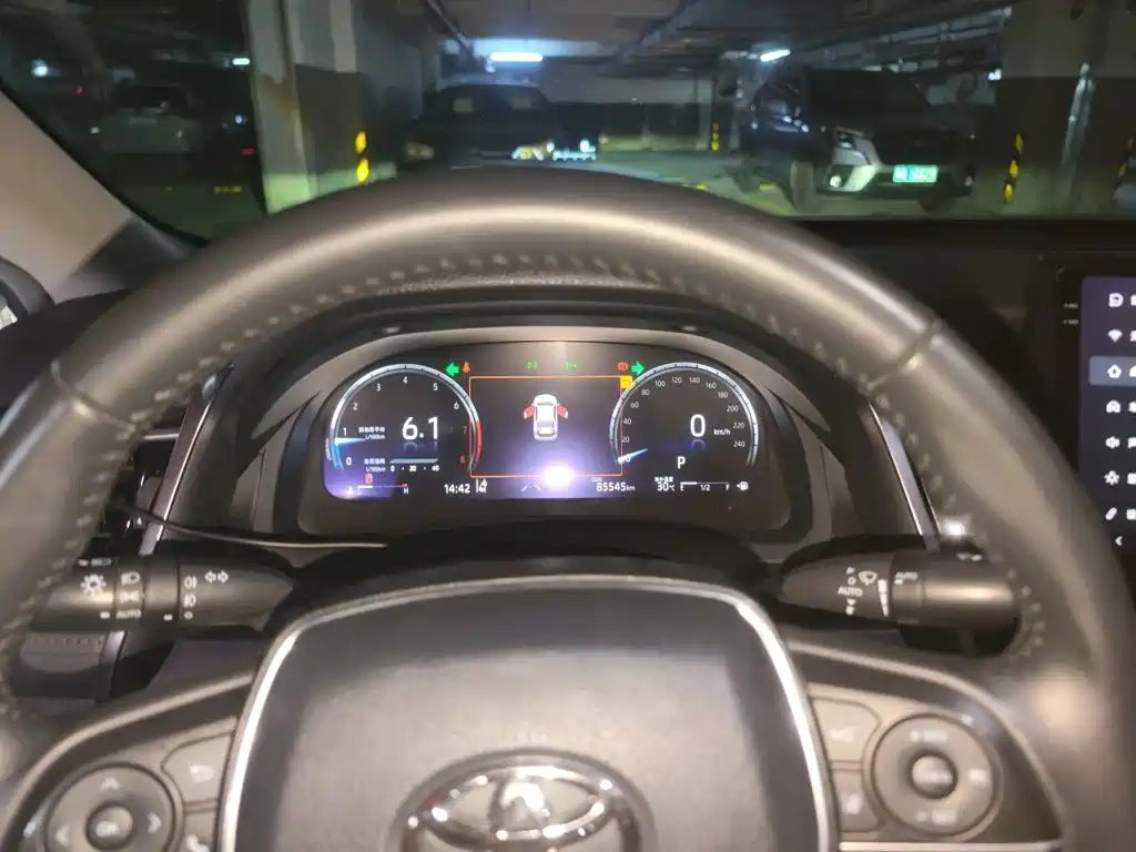 Toyota Camry 2022 — фото 12