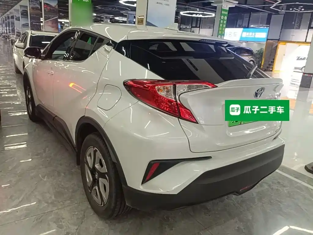Toyota C-HR EV 2022 — фото 5