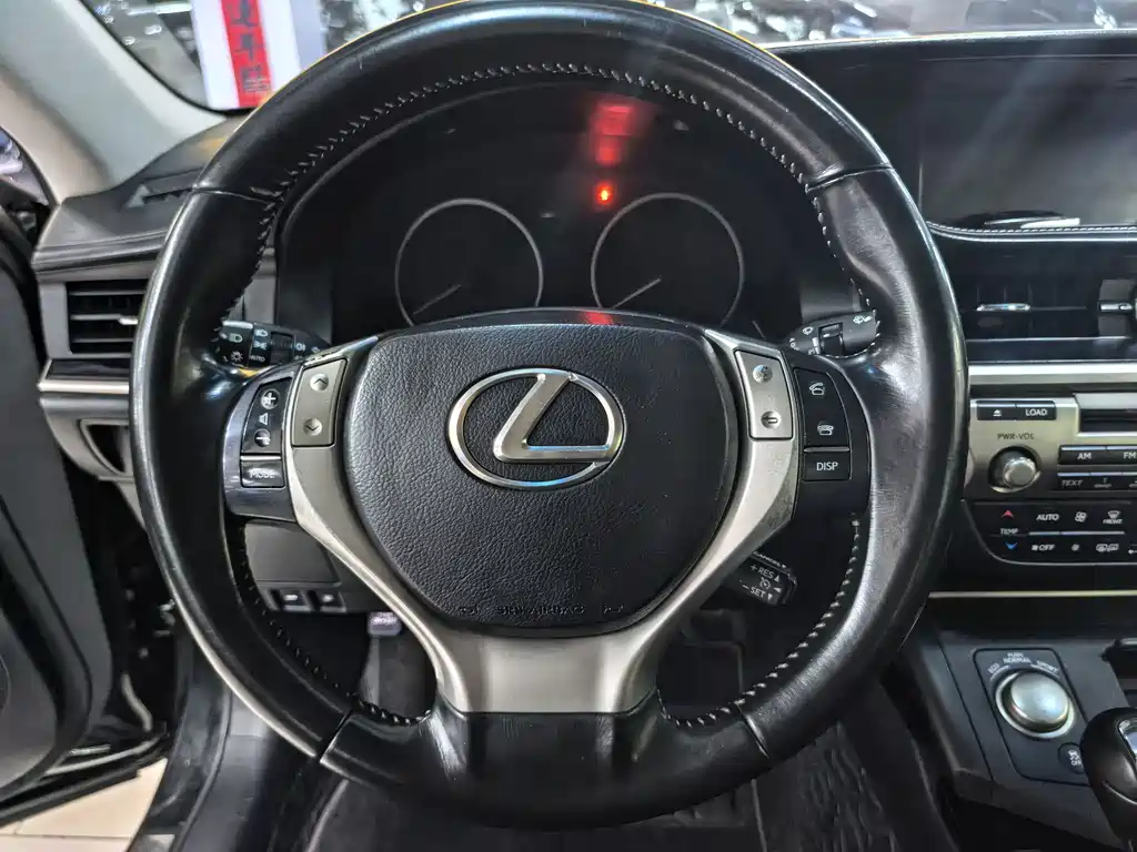 Lexus ES 2014 — фото 10