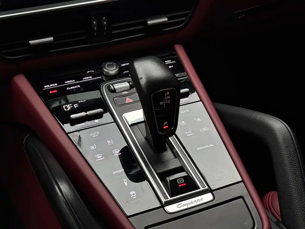 Porsche Cayenne 2020 — фото 17