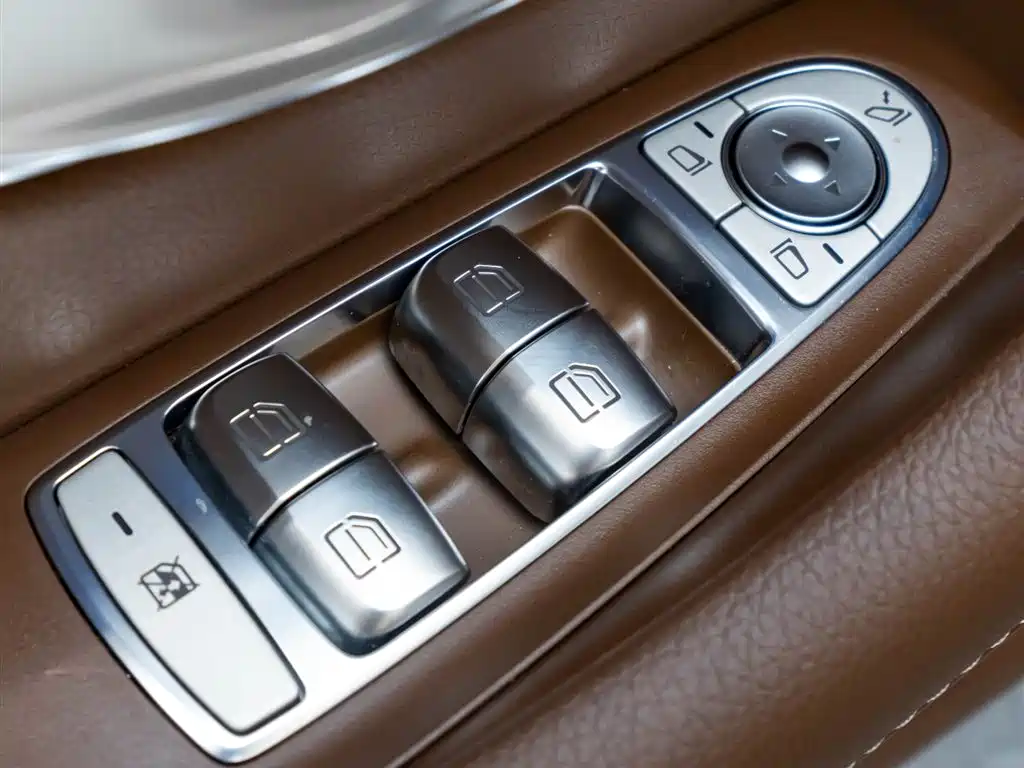Mercedes-Benz E-Class 2024 — фото 24