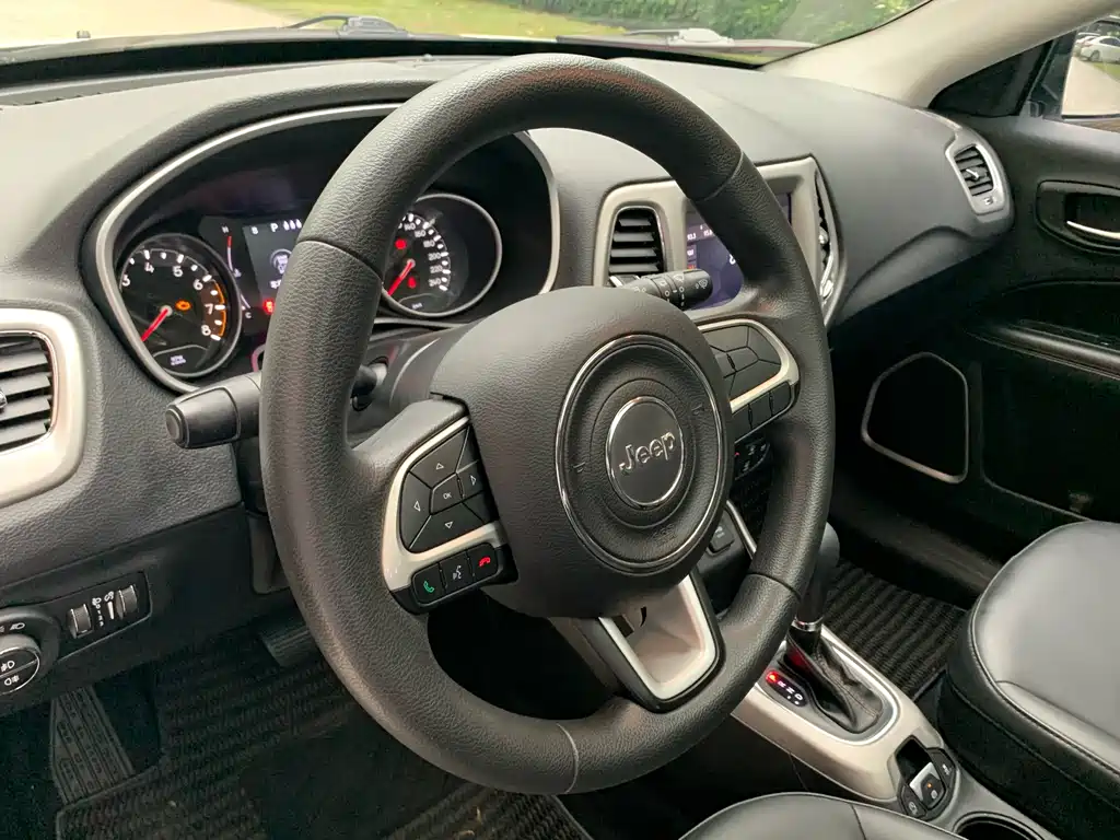 Jeep Compass 2020 — фото 7