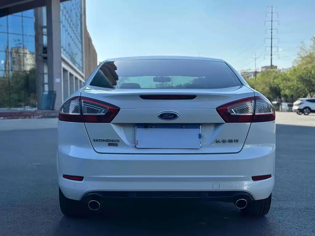 Ford Mondeo 2014 — фото 12