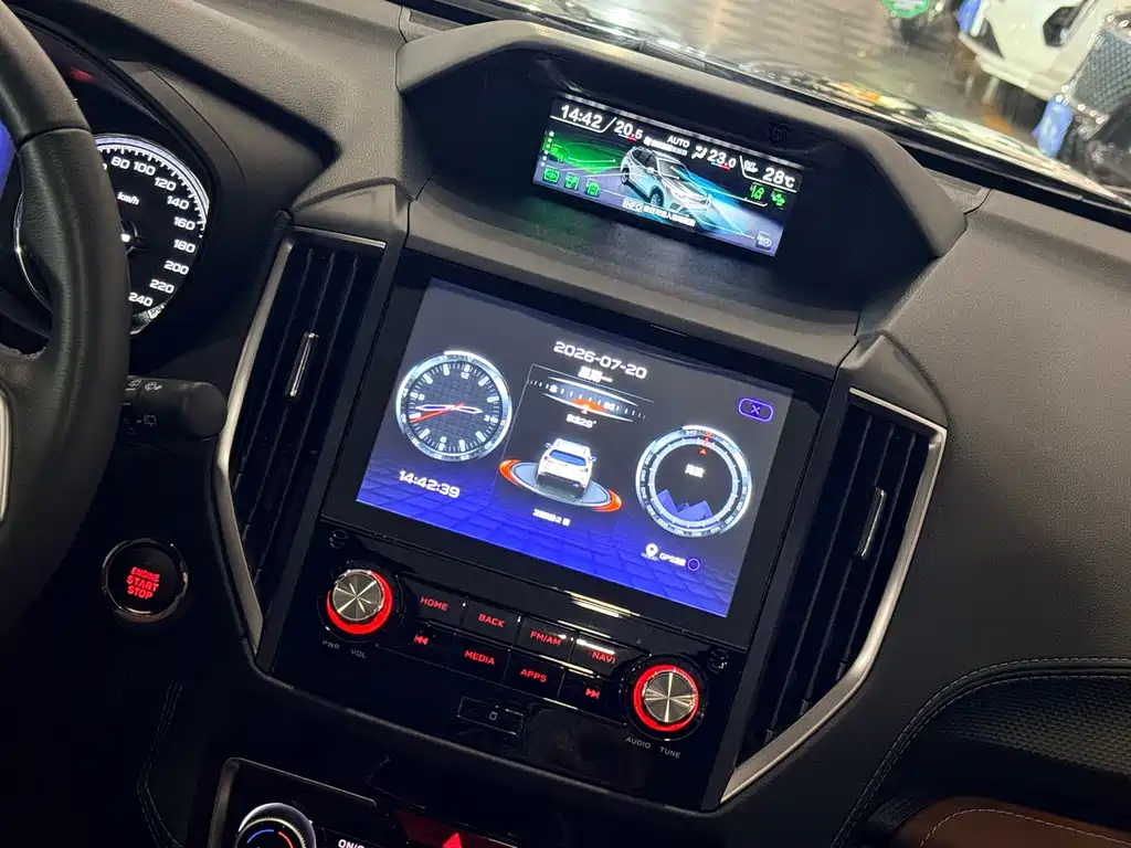 Subaru Forester 2023 — фото 11