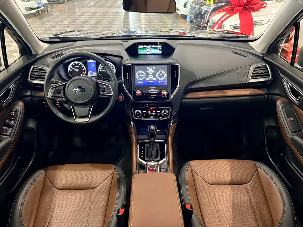 Subaru Forester 2023 — фото 9