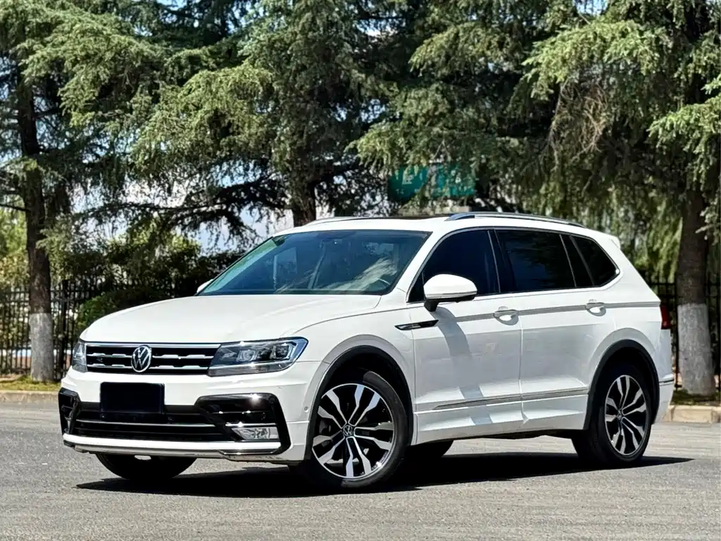 Volkswagen Tiguan L 2021 — фото 1