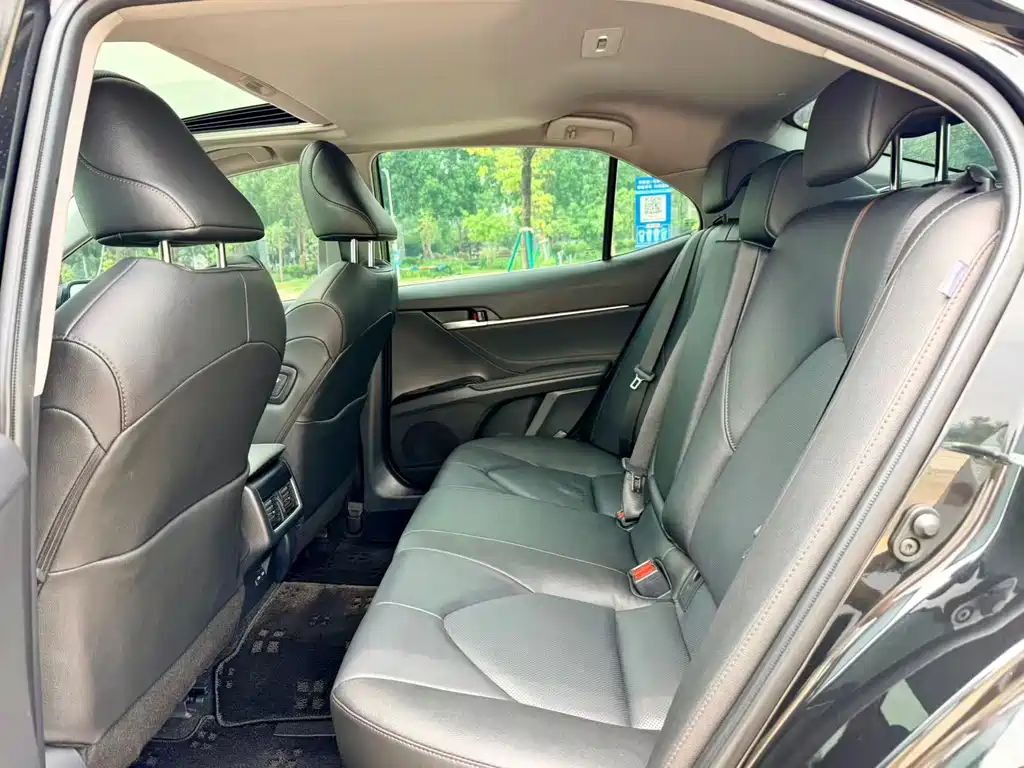 Toyota Camry 2023 — фото 13