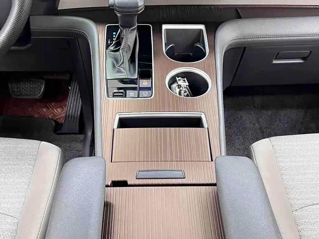 Toyota Sienna 2023 — фото 19