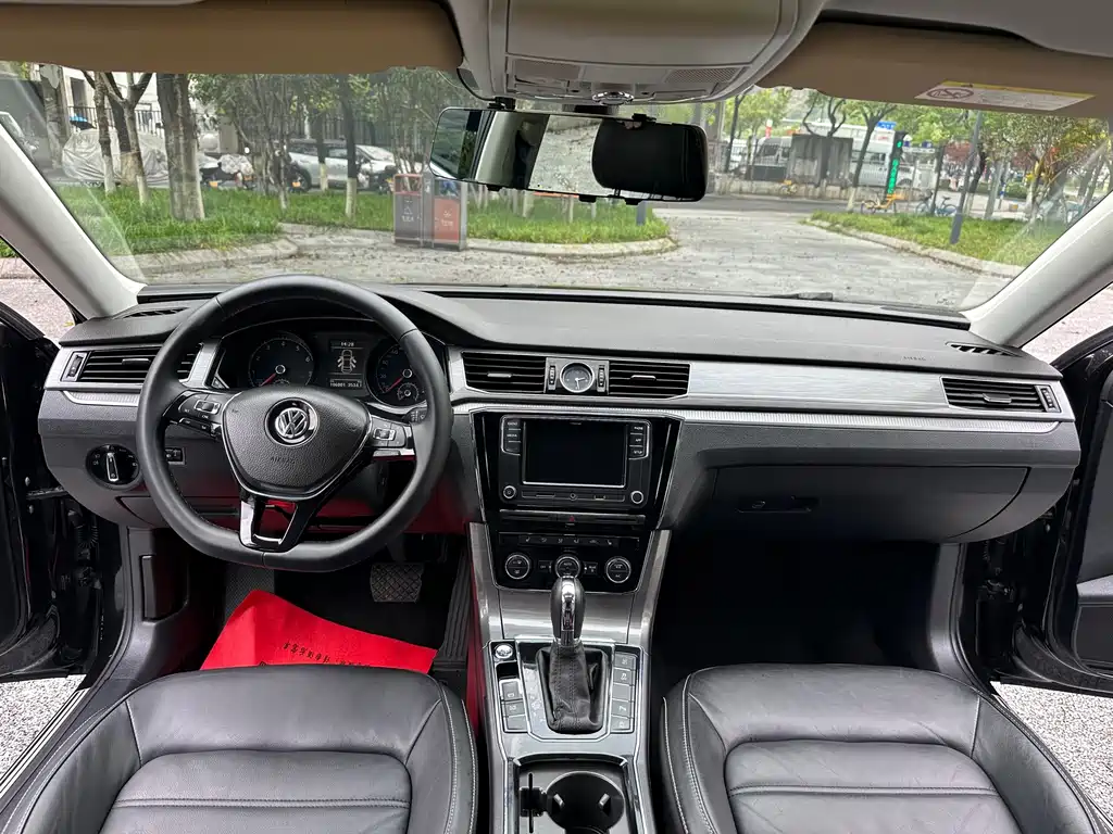 Volkswagen Passat 2018 — фото 15