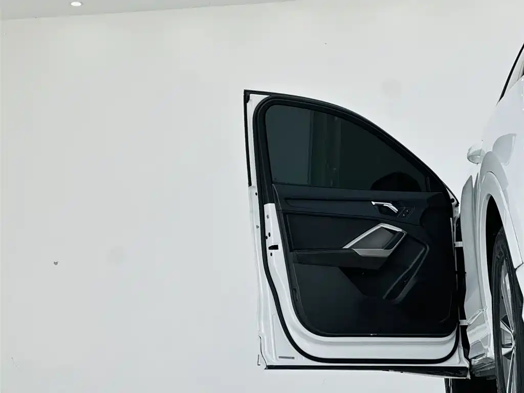 Audi Q3 2022 — фото 12