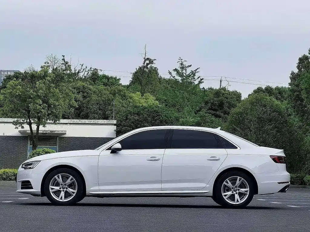Audi A4L 2017 — фото 14
