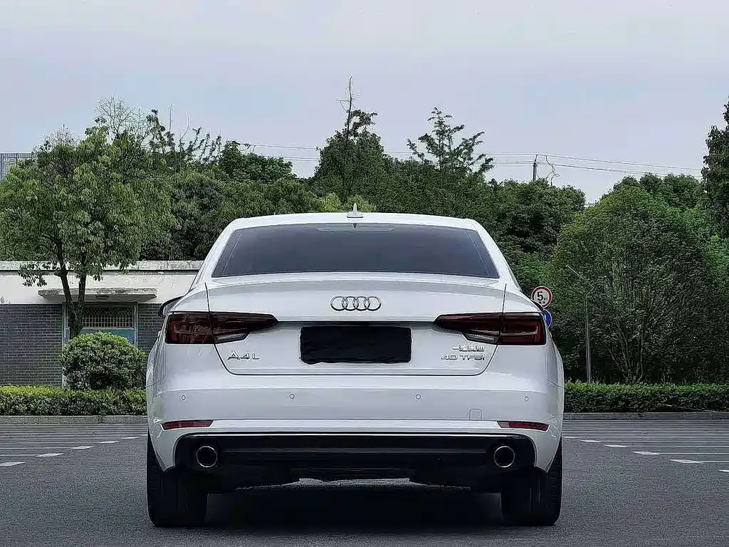 Audi A4L 2017 — фото 12
