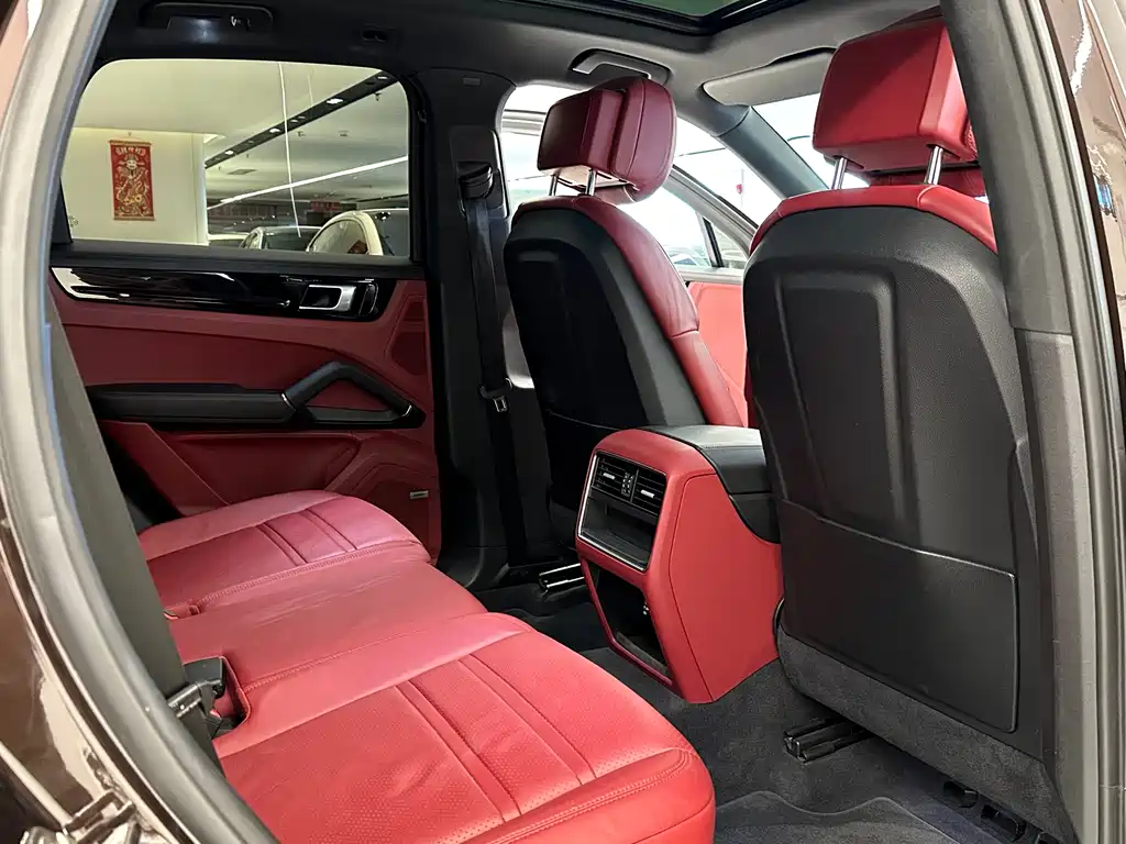 Porsche Cayenne 2019 — фото 16
