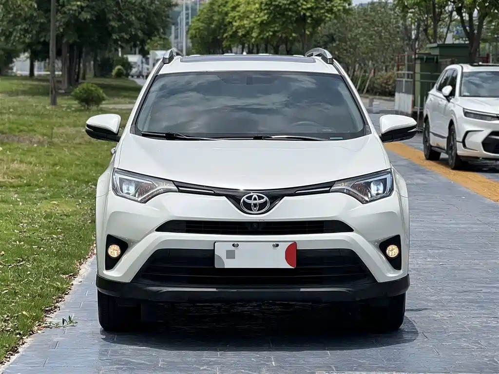 Toyota RAV4 2017 — фото 2