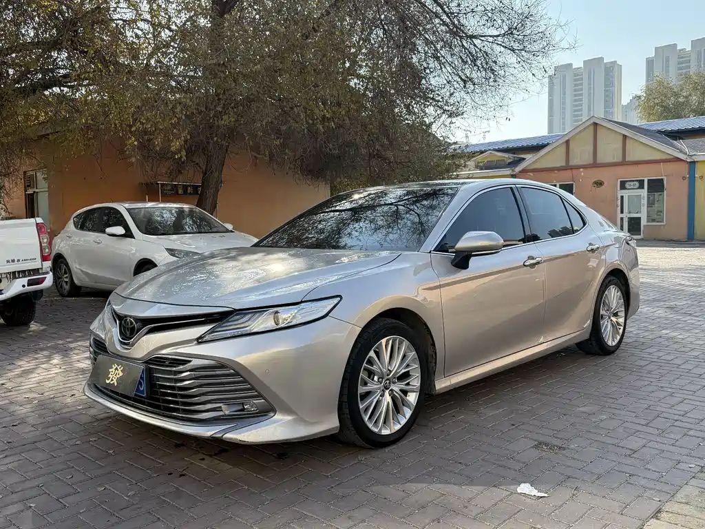 Toyota Camry 2021 — фото 2