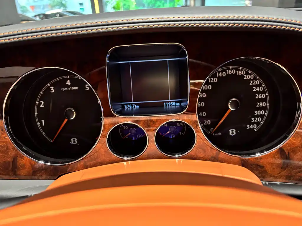 Bentley Flying Spur 2011 — фото 19