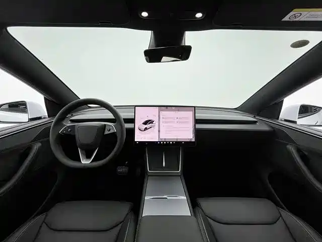 Tesla Model Y L 2026 — фото 10