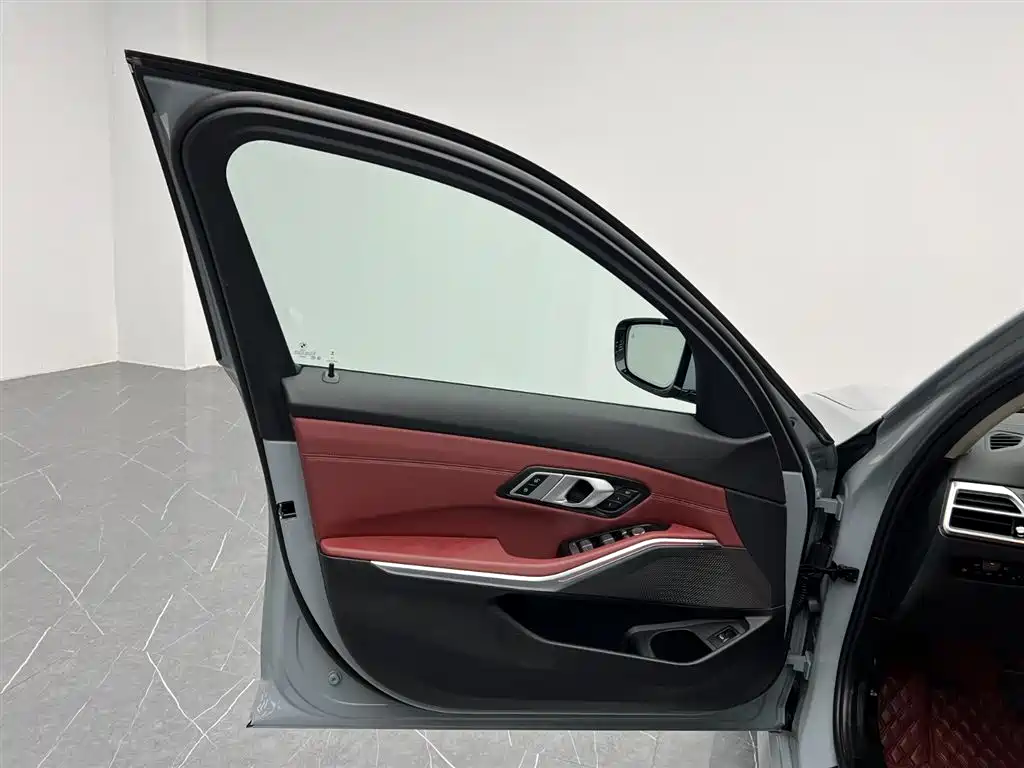 BMW 3 Series 2025 — фото 13