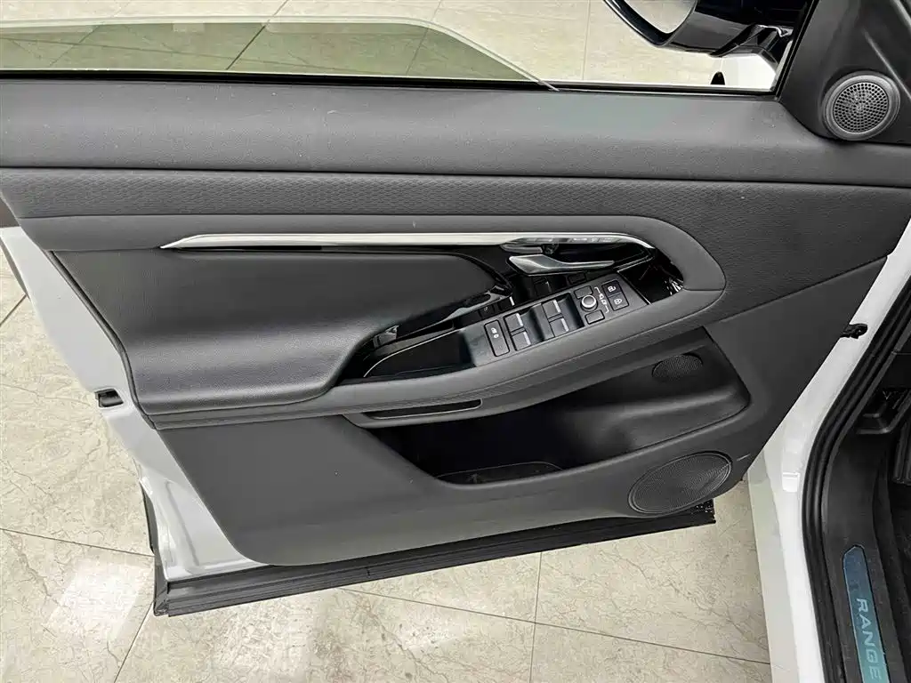 Land Rover Evoque 2022 — фото 11