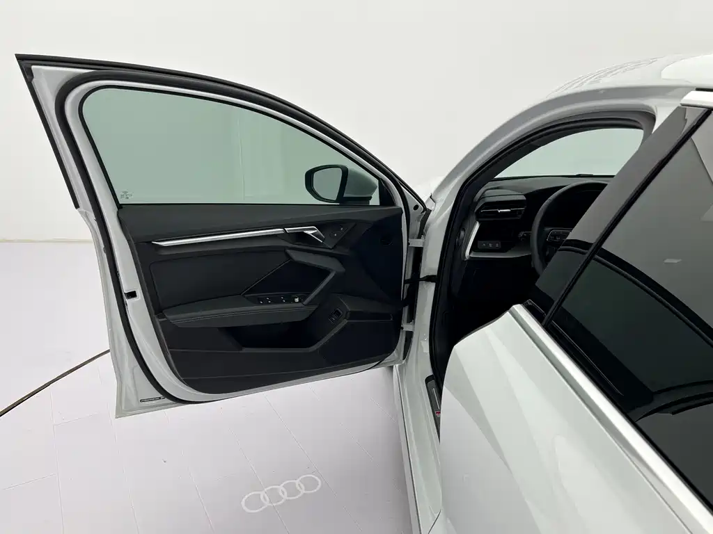 Audi A3 2023 — фото 23