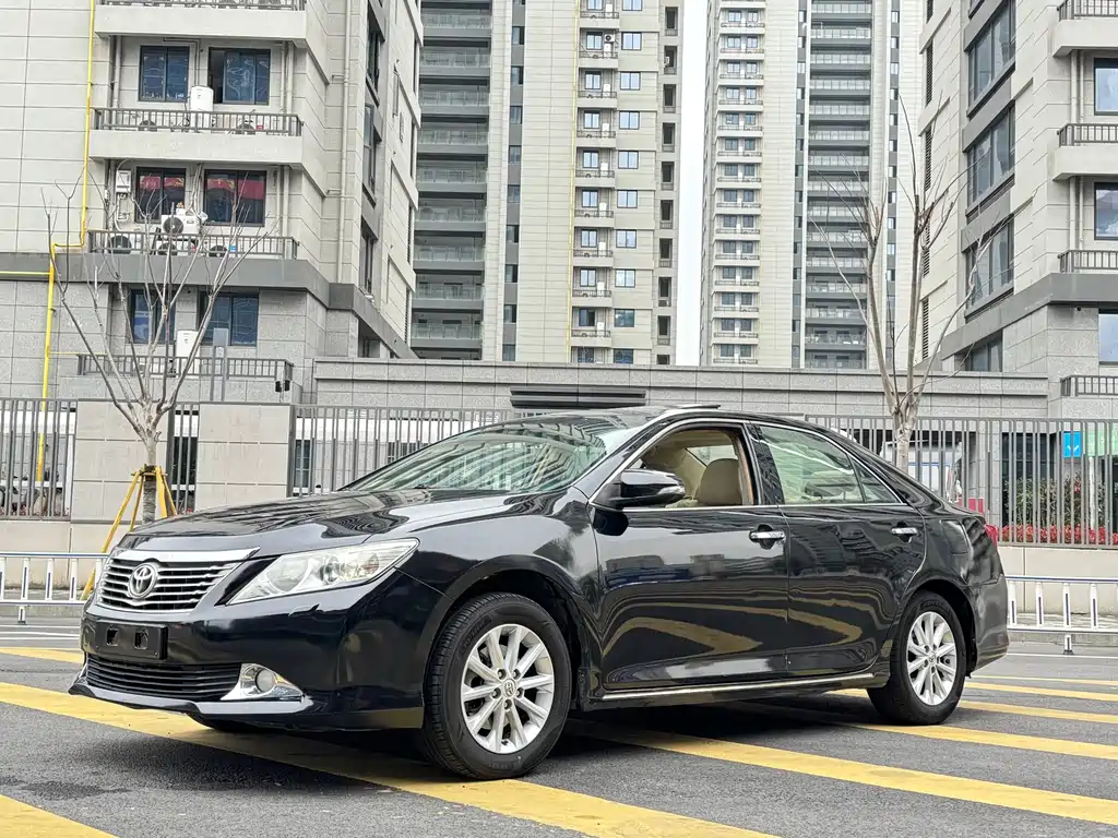 Toyota Camry 2012 — фото 2