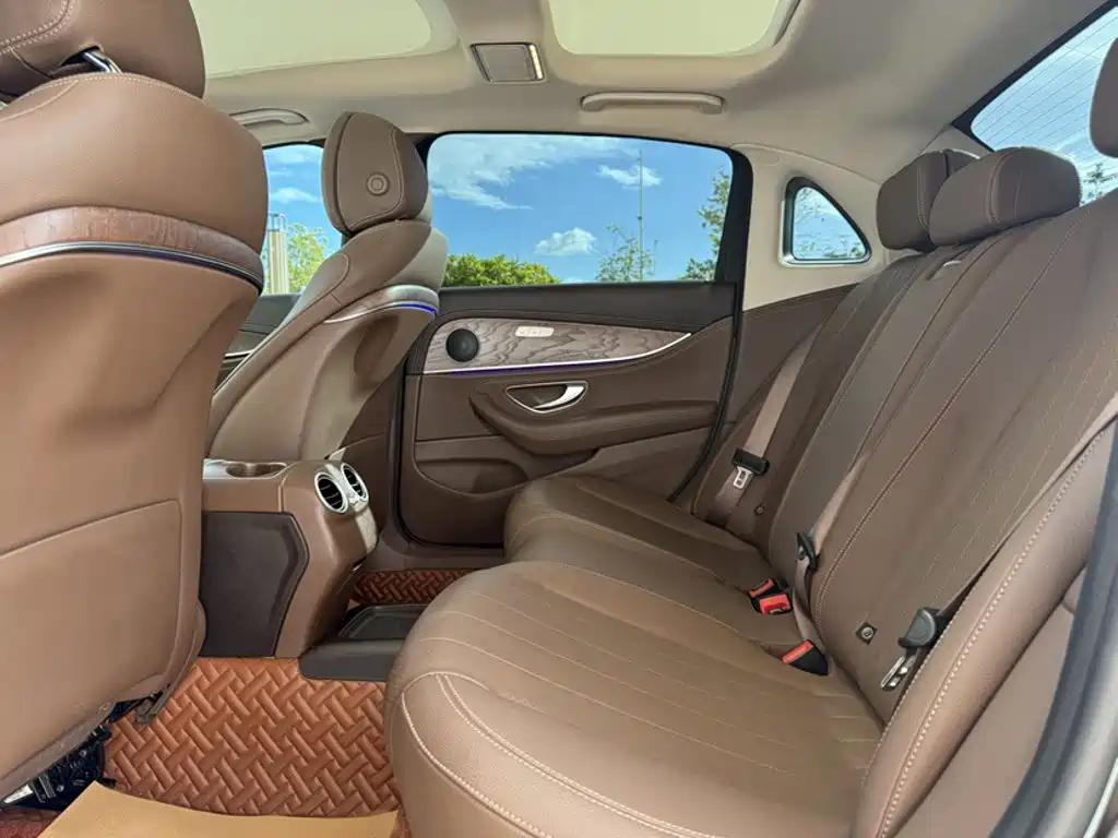 Mercedes-Benz E-Class 2020 — фото 11
