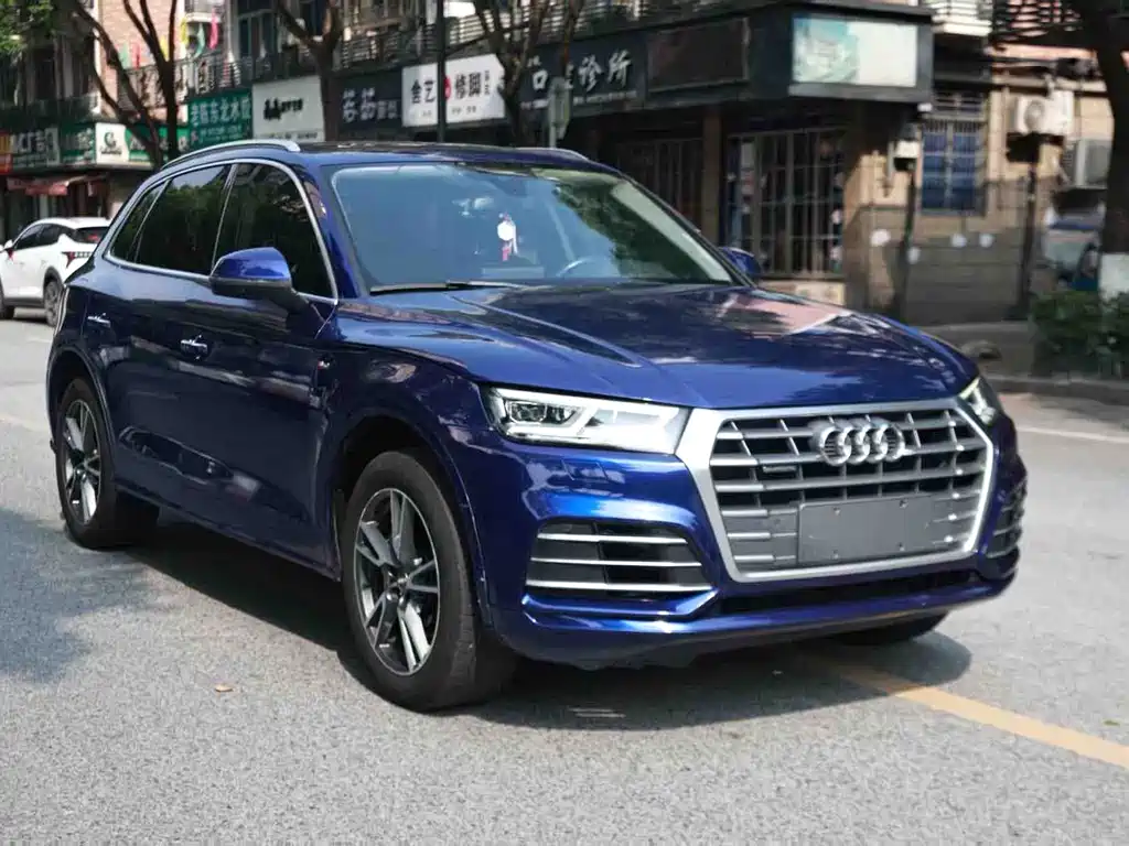 Audi Q5L 2018 — фото 1