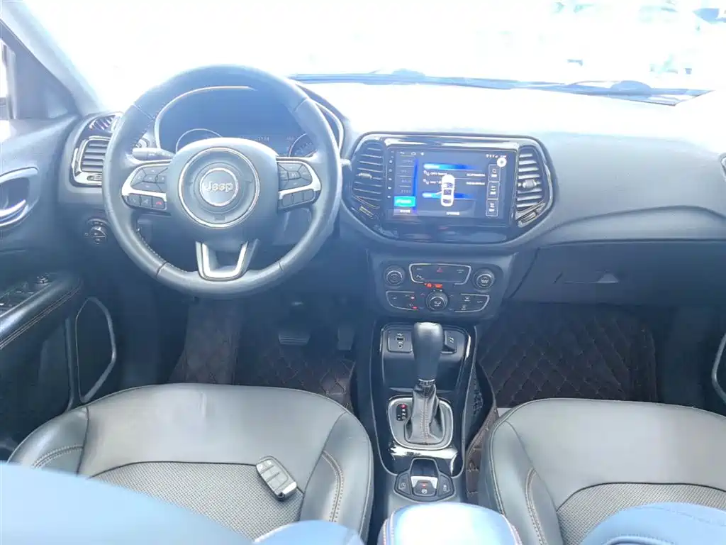 Jeep Compass 2019 — фото 10