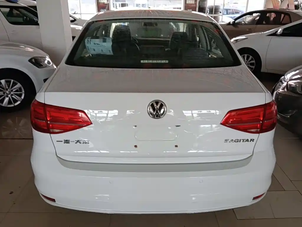 Volkswagen Sagitar 2016