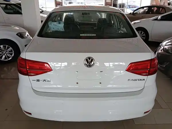 Volkswagen Sagitar 2016