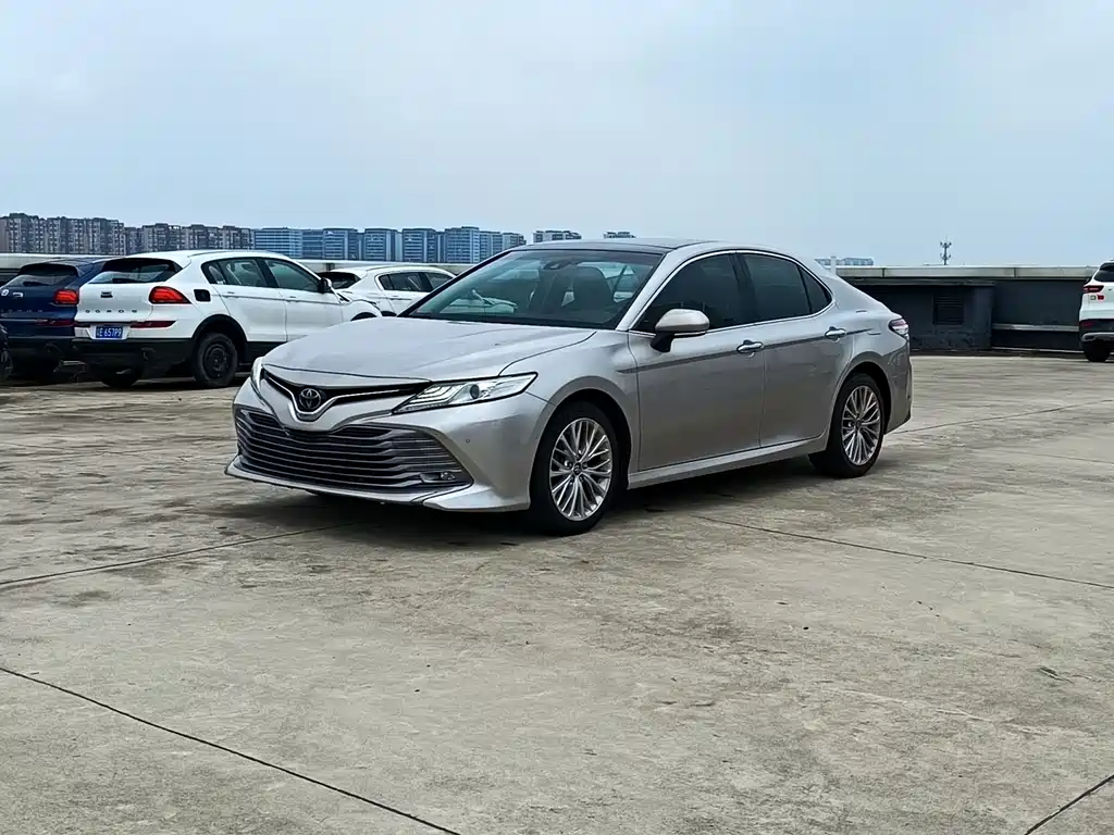 Toyota Camry 2018 — фото 1