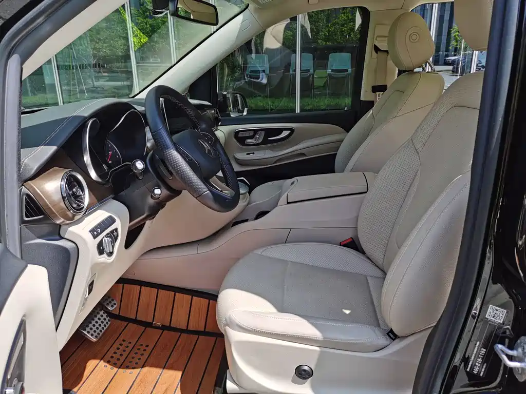 Mercedes-Benz V-Class 2021 — фото 14
