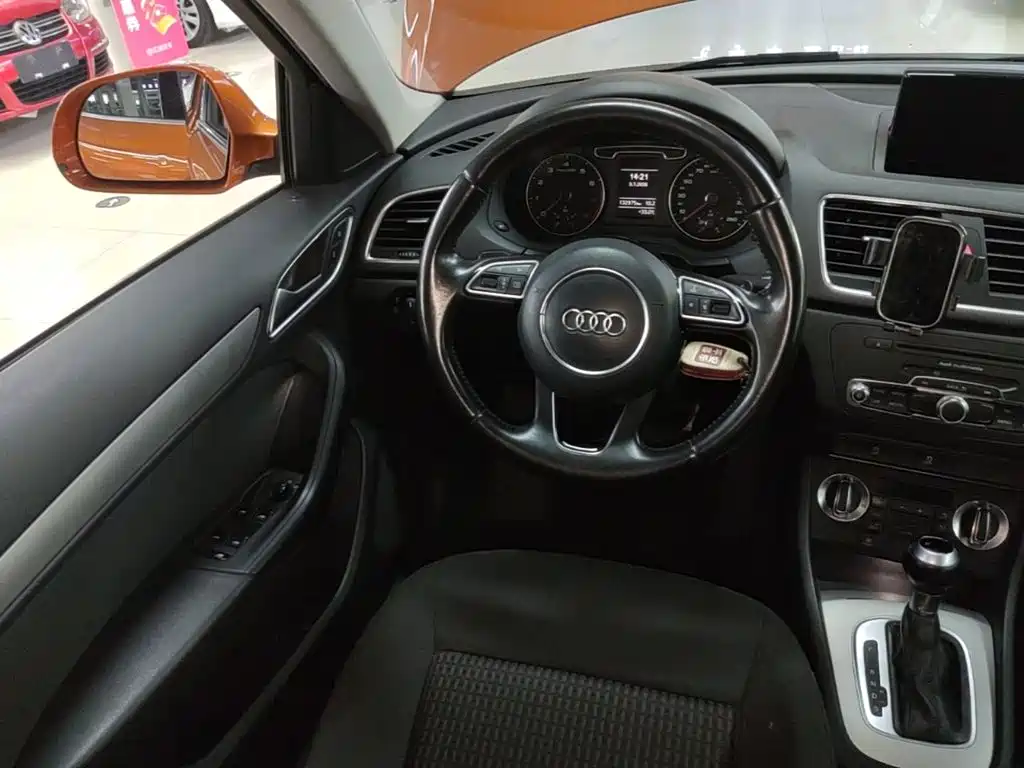 Audi Q3 2015 — фото 11