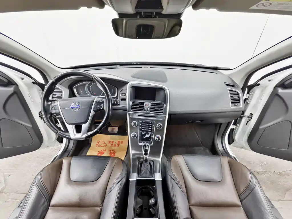 Volvo XC60 2015 — фото 9