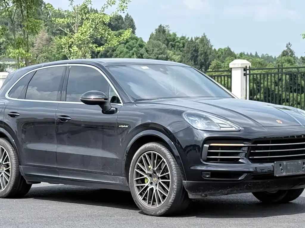 Porsche Cayenne Hybrid 2021