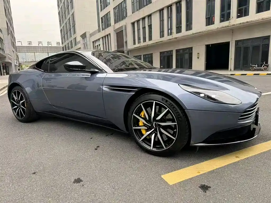 Aston Martin DB11 2020 — фото 3