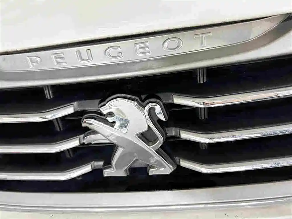 Peugeot 408 2016 — фото 11