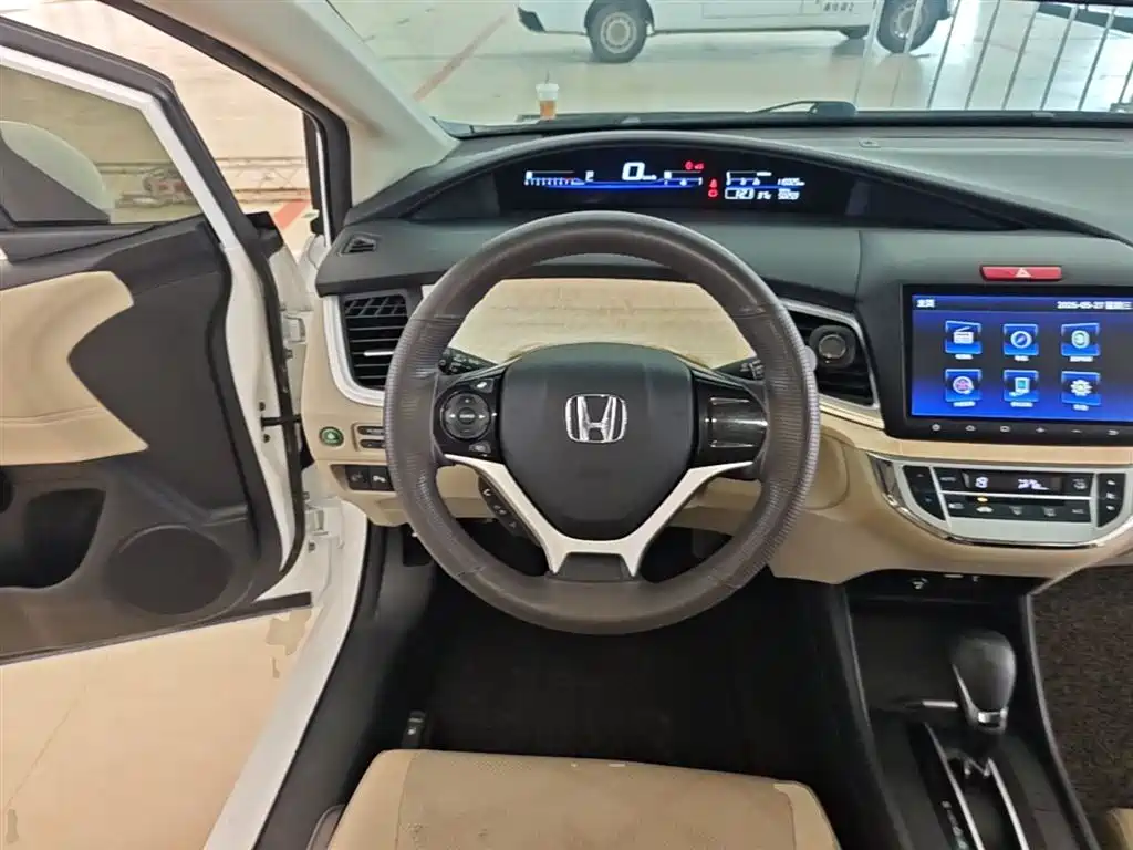 Honda Jade 2016 — фото 11