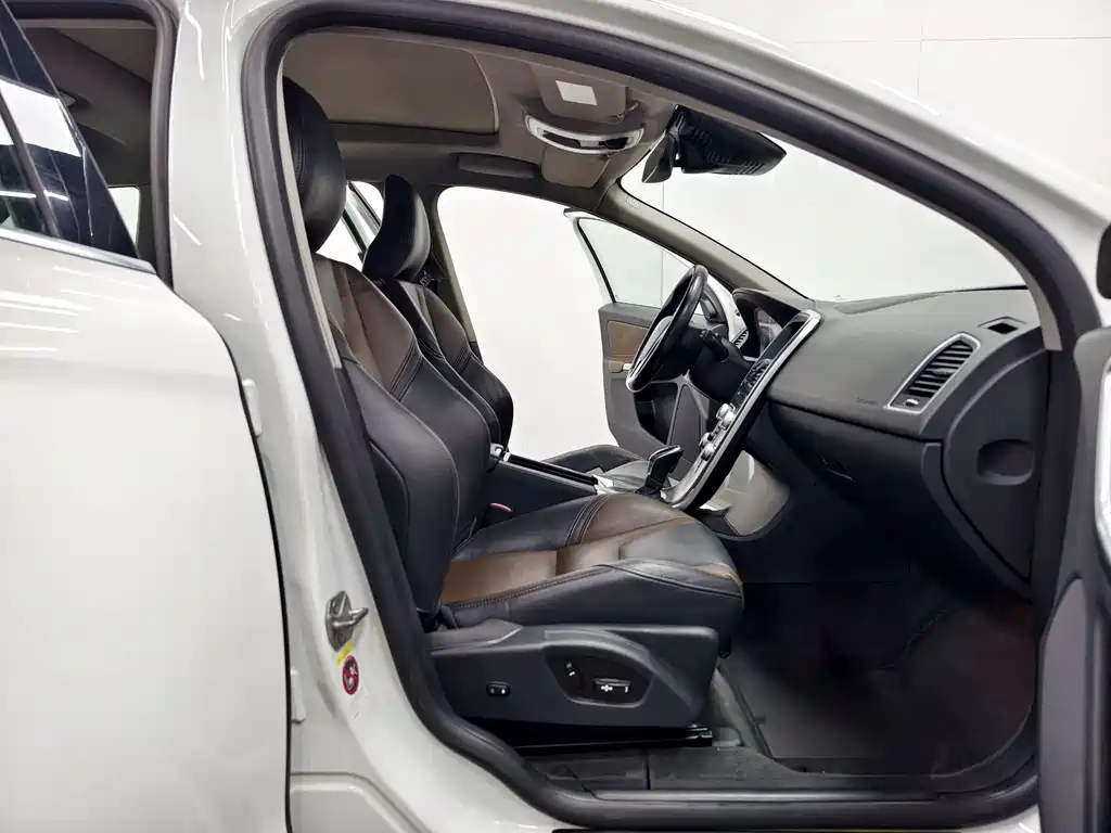 Volvo XC60 2015 — фото 14