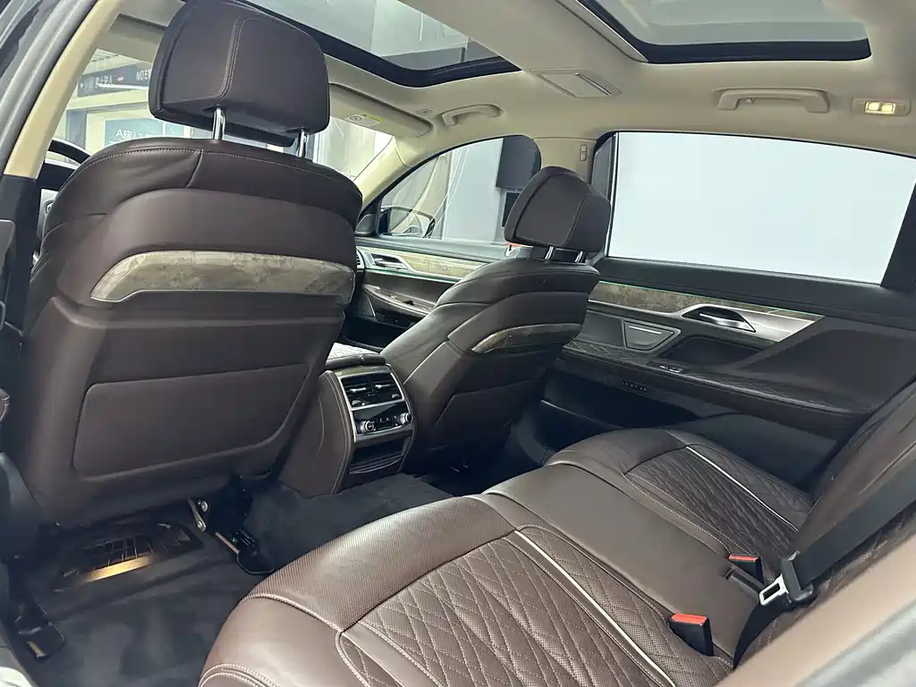 BMW 7 Series 2020 — фото 14