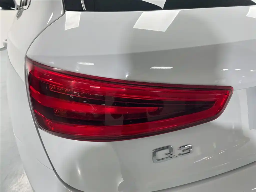 Audi Q3 2013 — фото 11