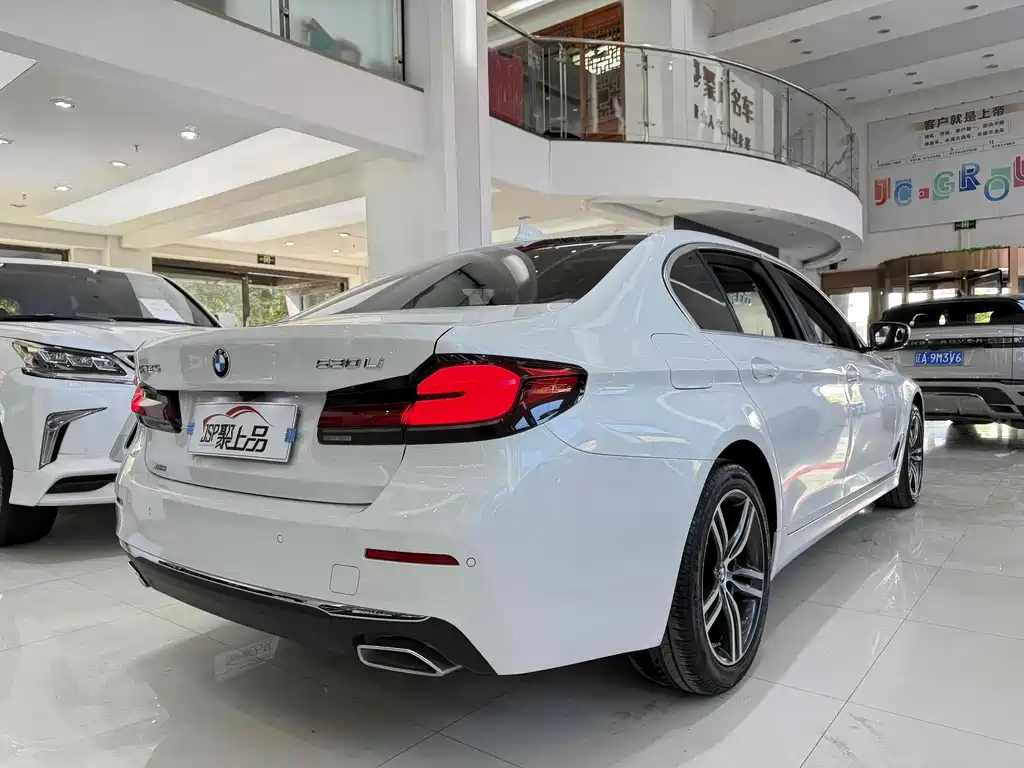 BMW 5 Series 2021 — фото 10