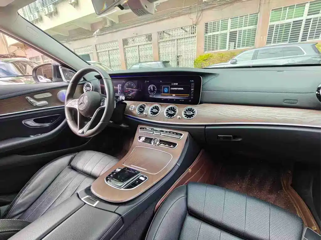 Mercedes-Benz E-Class 2017 — фото 17