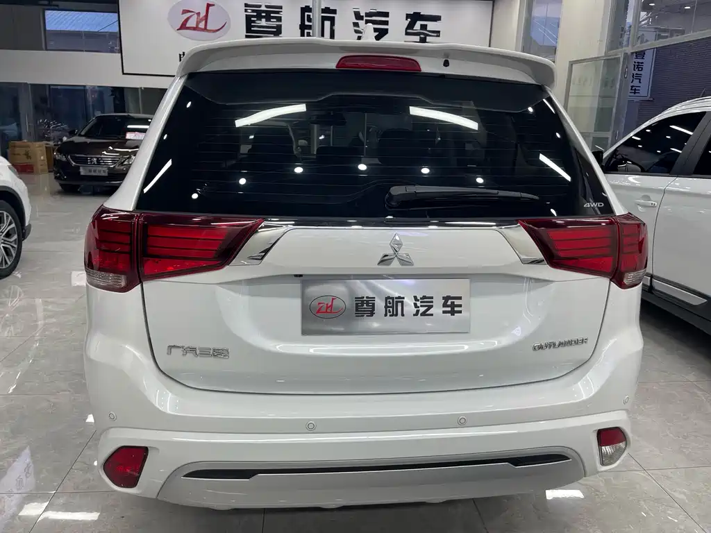 Mitsubishi Outlander 2021 — фото 5
