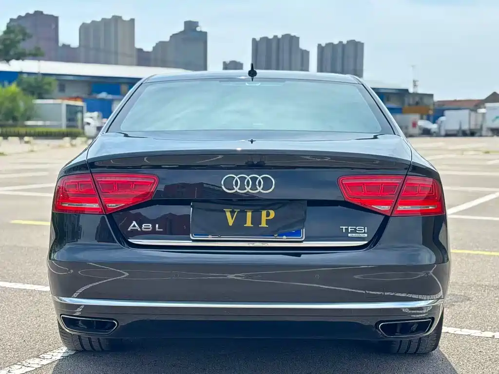 Audi A8 2014 — фото 9