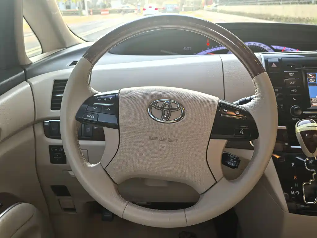 Toyota Previa 2016 — фото 12