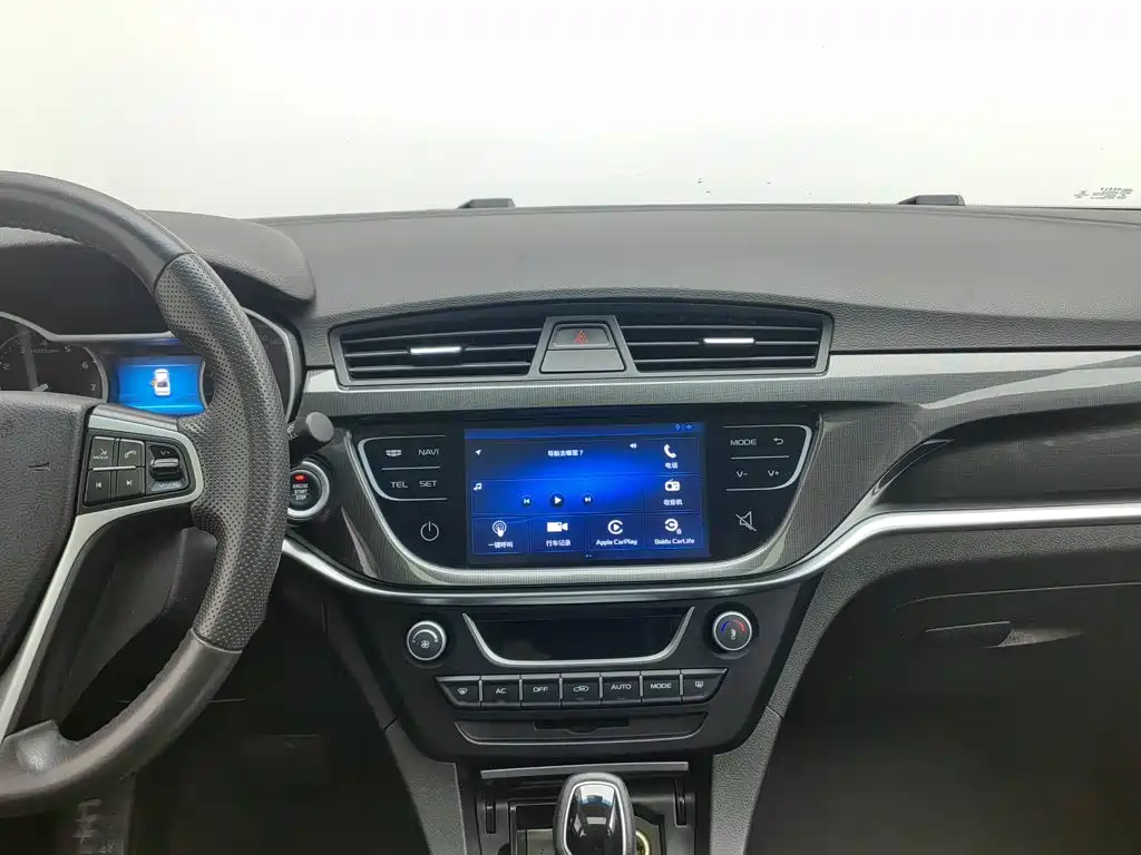 Geely Emgrand 2016 — фото 12