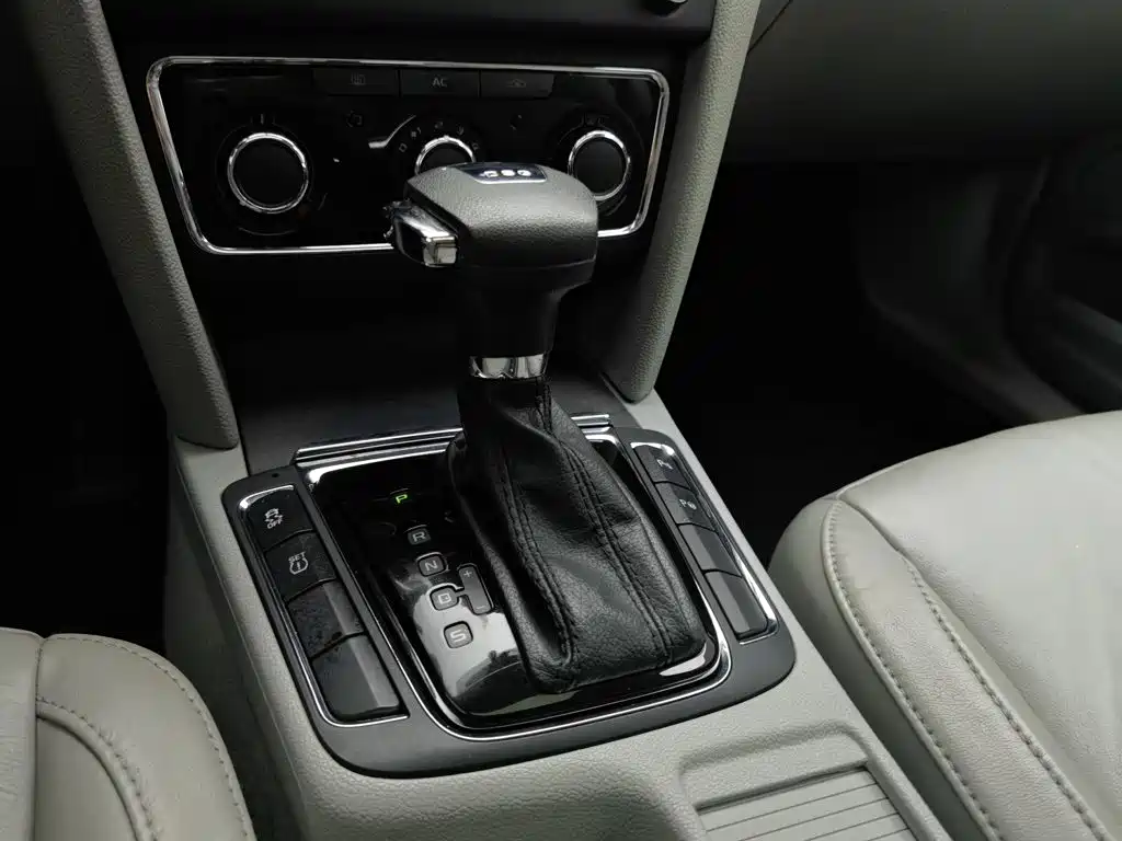 Skoda Superb 2012 — фото 13