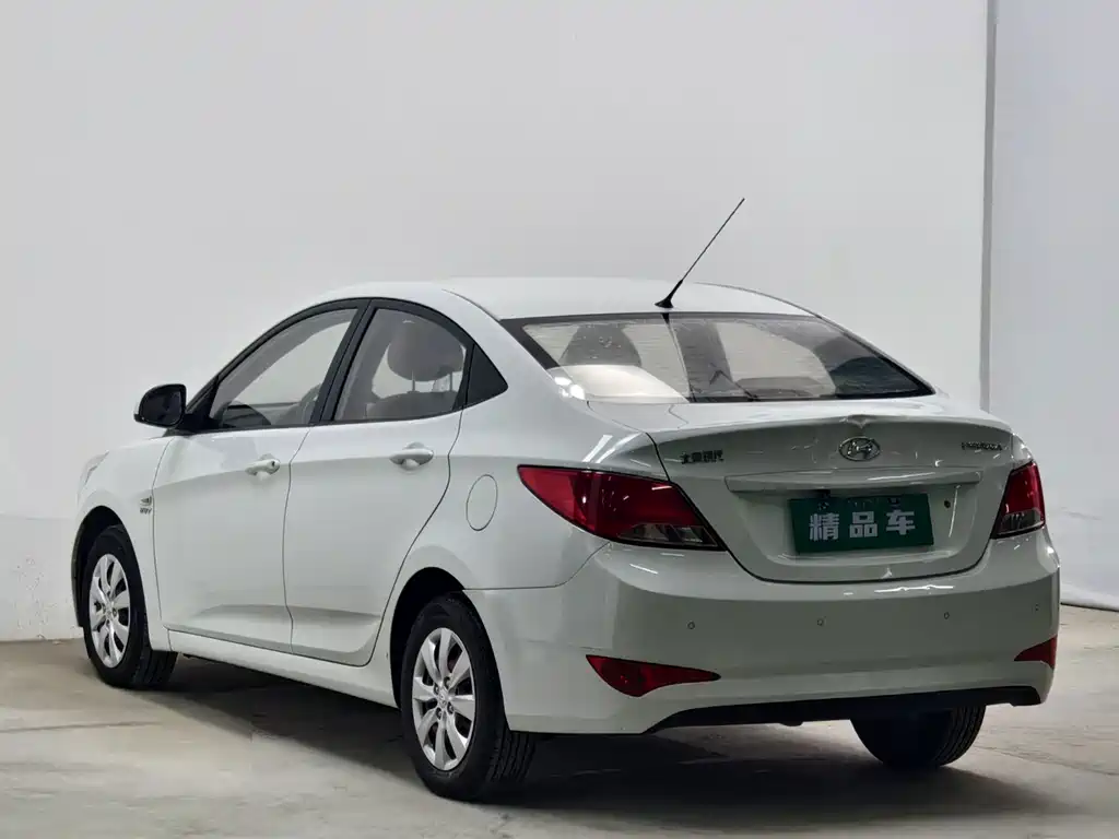 Hyundai Accent 2014 — фото 6