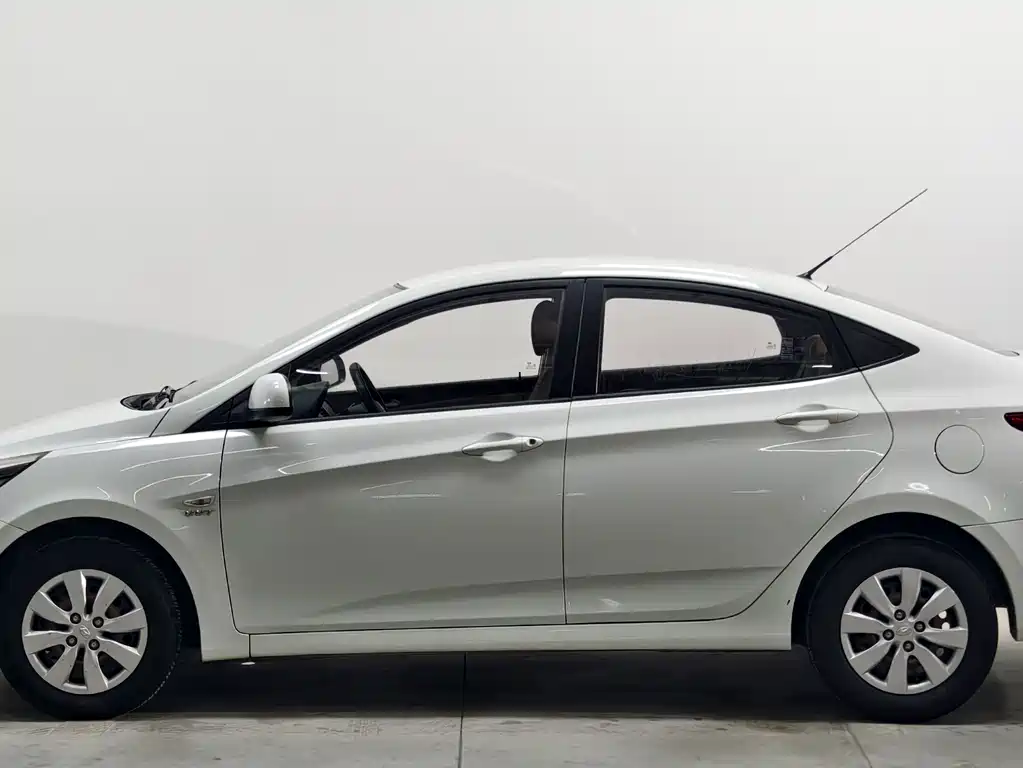 Hyundai Accent 2014 — фото 7
